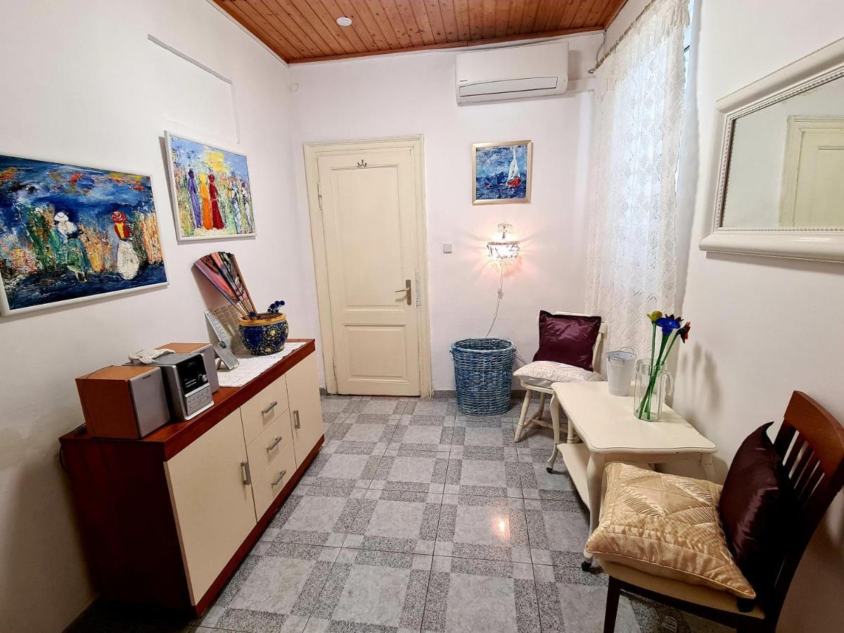Yellow, Red & Blue Apartment Split Exterior photo